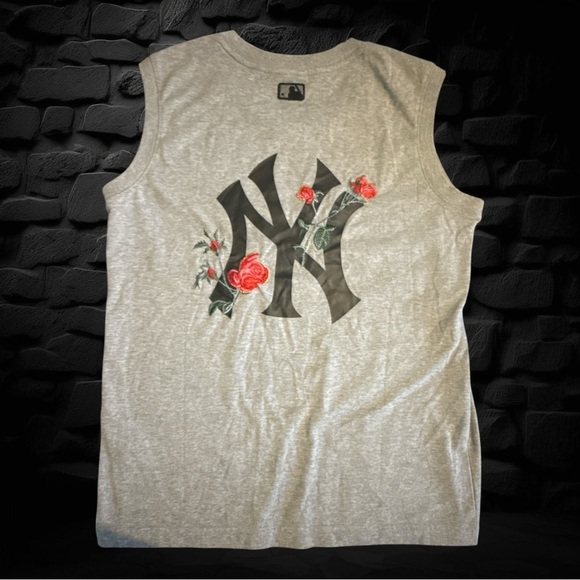 MLB Yankees Tank - Picture 1 of 8
